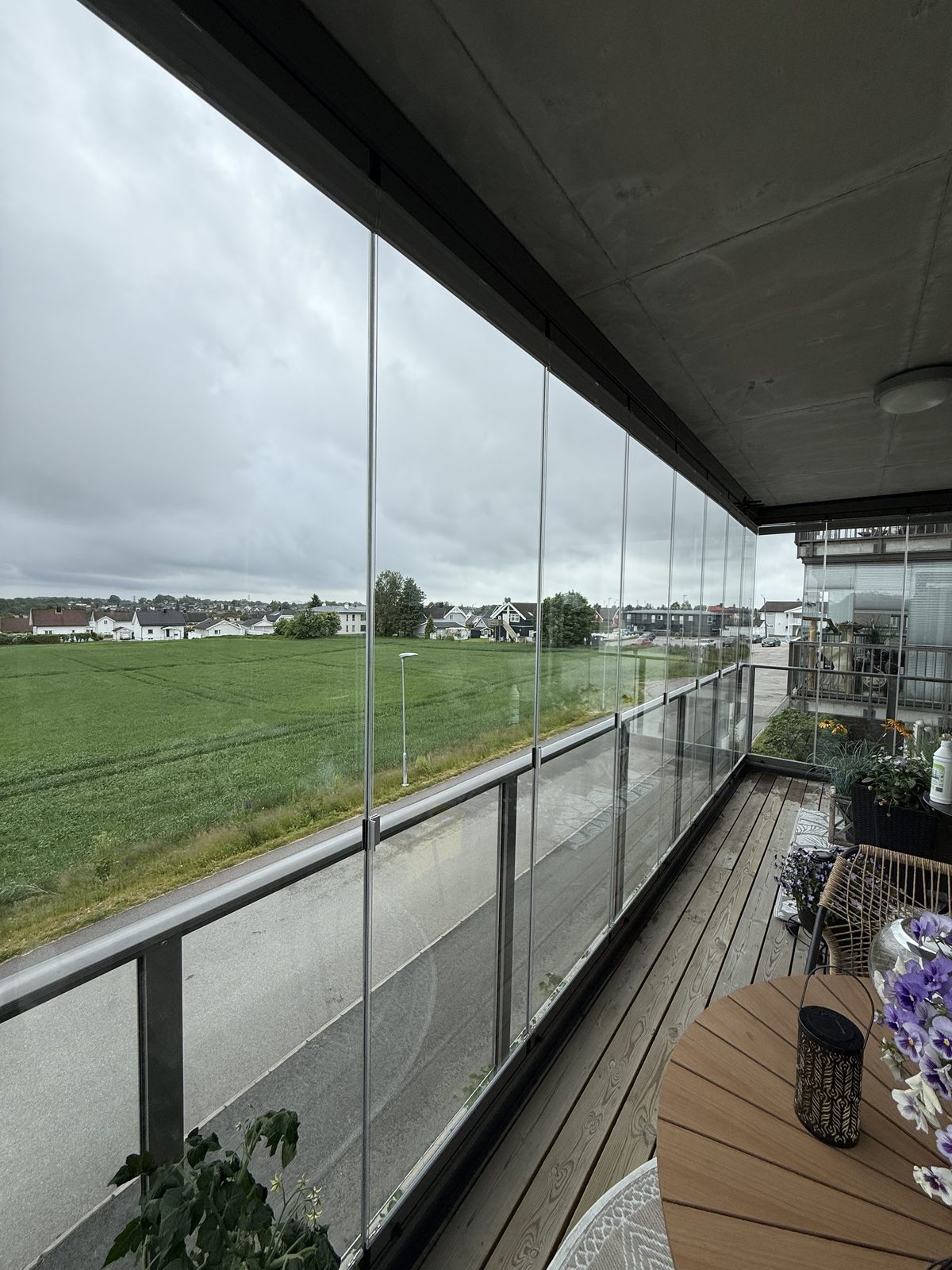 Rent glassrekkverk på balkong vasket av Krystallvask